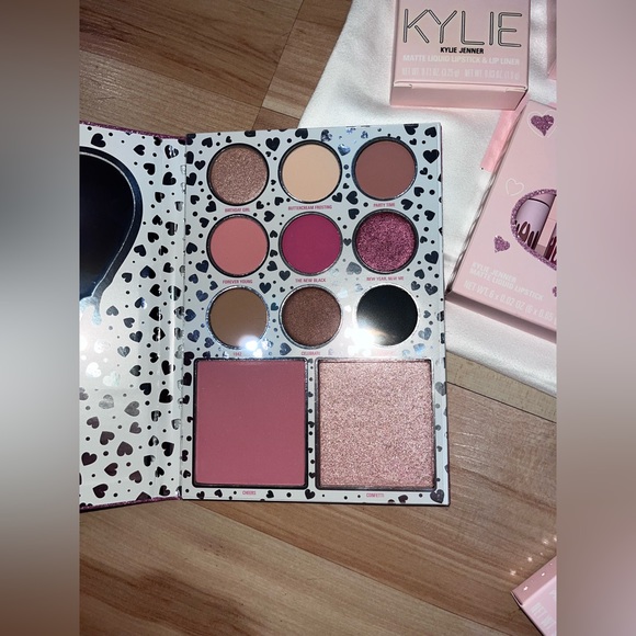 **𝙎𝙊𝙇𝘿 Kylie Cosmetics “I Want It All” 2017 20th Birthday PR Collection. - Picture 7 of 10